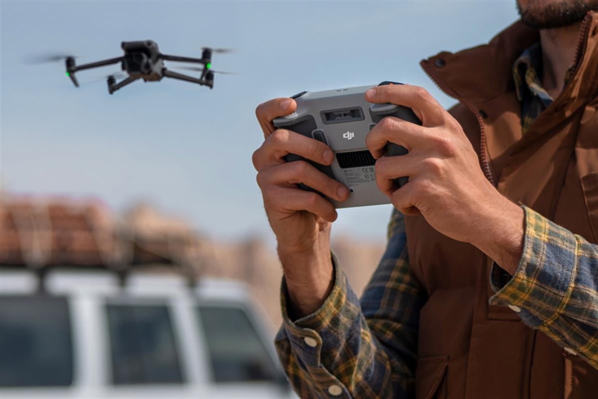 DJI%20Mavic%203%20Pro%20RC%20Kumandalı%20Fly%20More%20Combo%20Drone